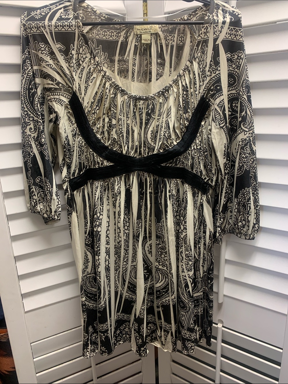 ONE WORLD Black and White Paisley Tie-Front Long Sleeve Dress